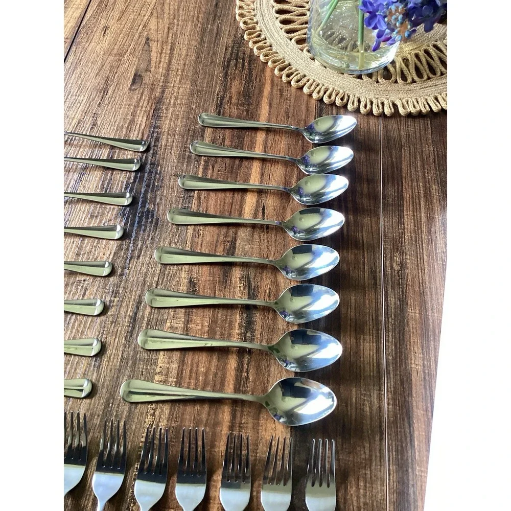 Hampton Silversmiths Stainless China 199 44 Pieces Flatware with Tray Silverware